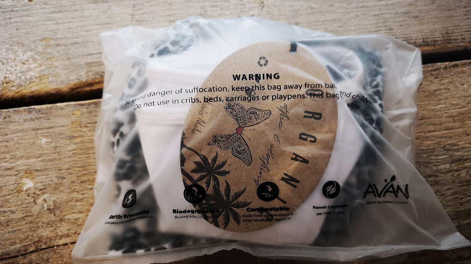 Ropa consciente más allá del armario_ Presentamos nuestras bolsas de yuca, etiquetas de semillas y otras opciones sostenibles.