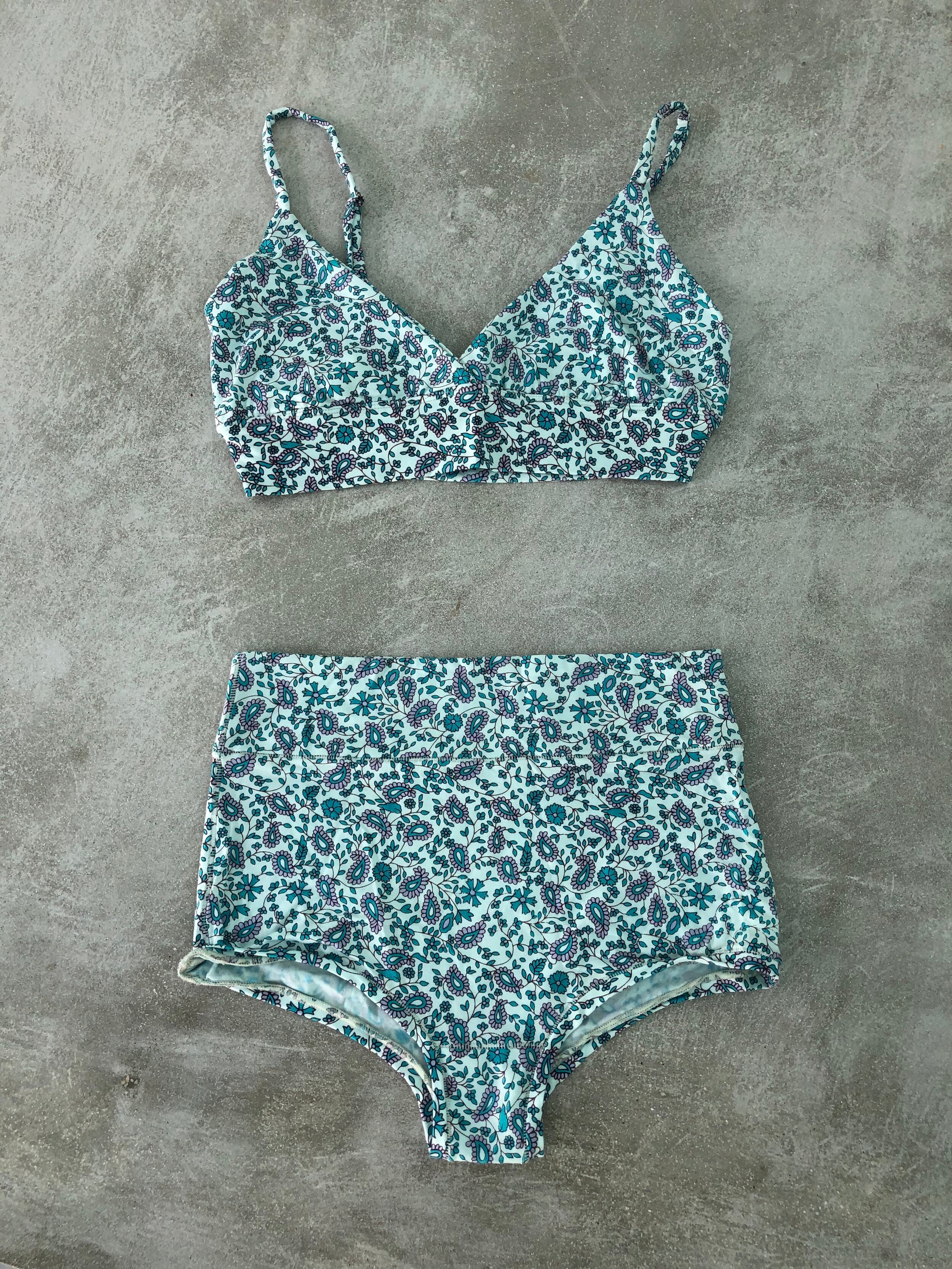 BAMBOO CROP TOP PAISLEY BLUE