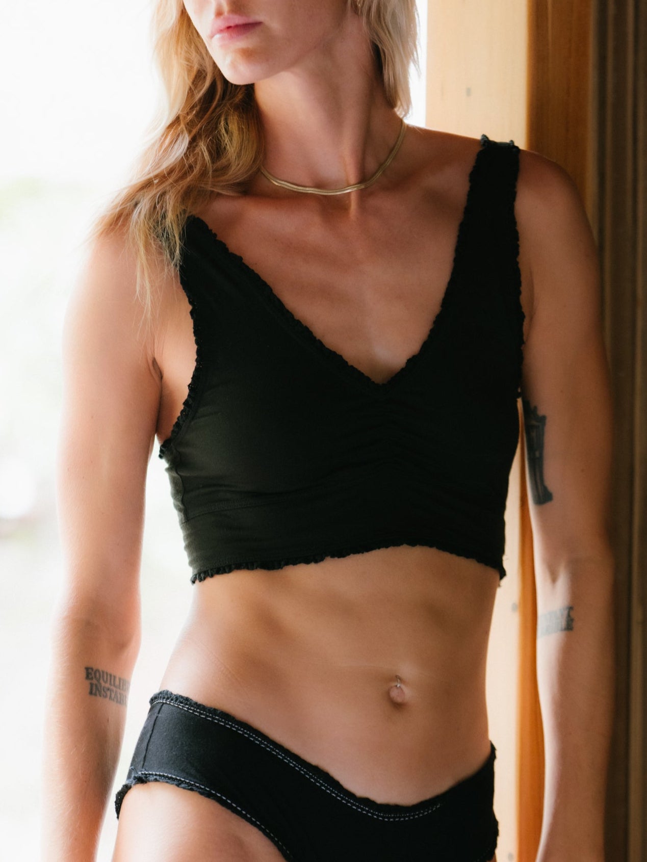 DANCE RUFFLE CROP TOP BLACK