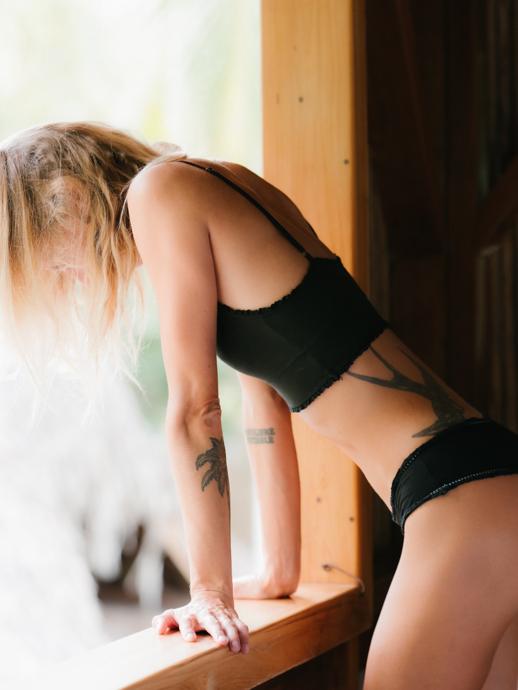 DANCE RUFFLE CROP TOP BLACK