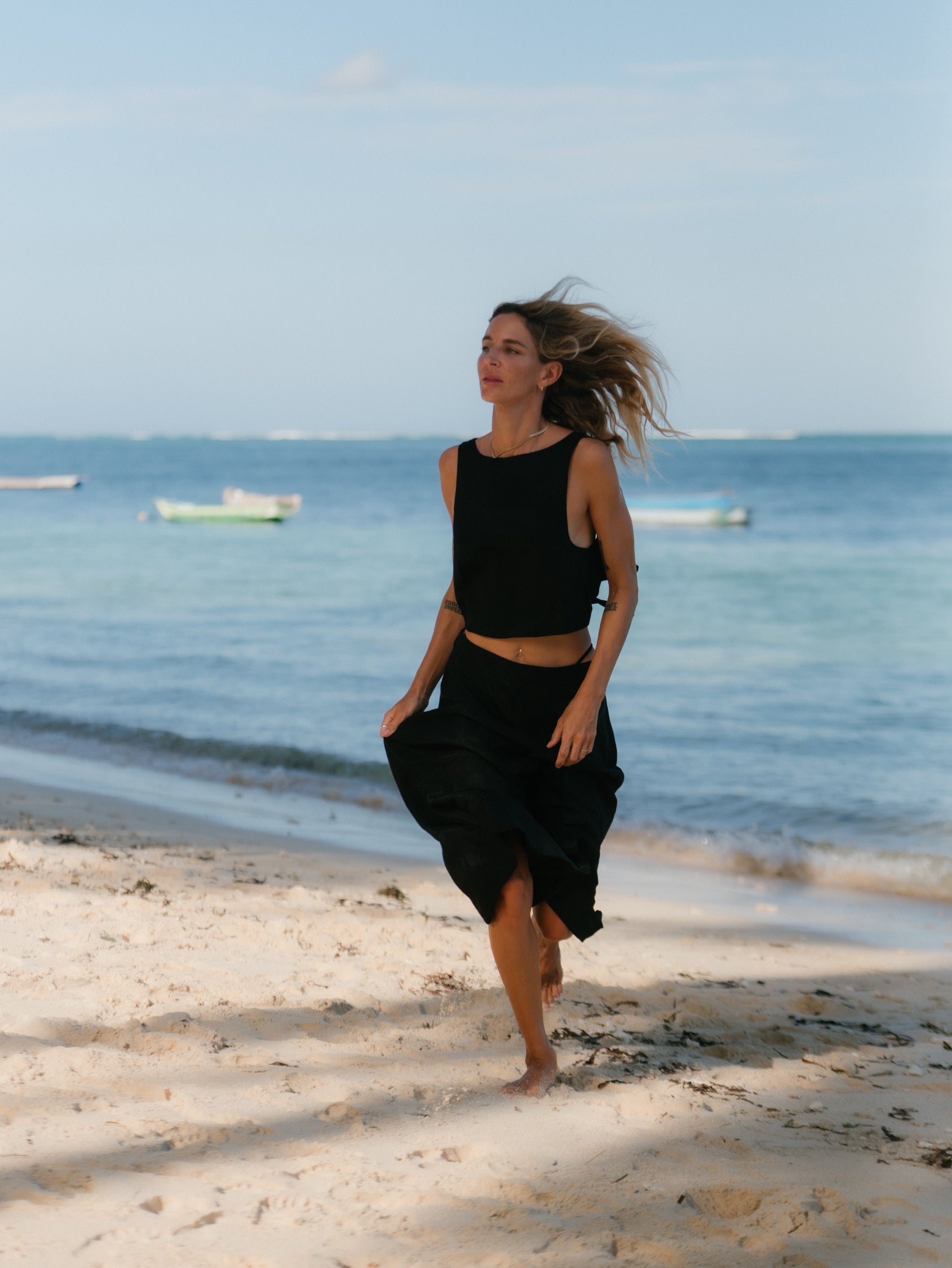 CLASSIC TRIANGLE TOP NERO